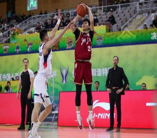 盧評,萊昂納德與,詹姆斯職業,365体育app下载,365体育官网,365体育官方网站,365体育平台