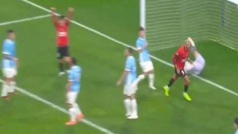 日韩U20亚洲杯激战：日本射门11轮压韩4轮，射正率持平三脚交锋